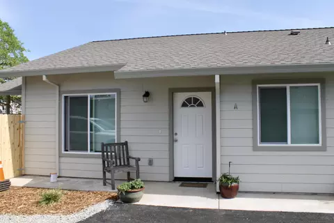 525 Buckeye Ter, Redding, CA 96003 photo 2