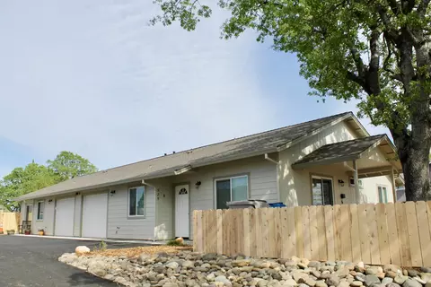 525 Buckeye Ter, Redding, CA 96003 photo 1