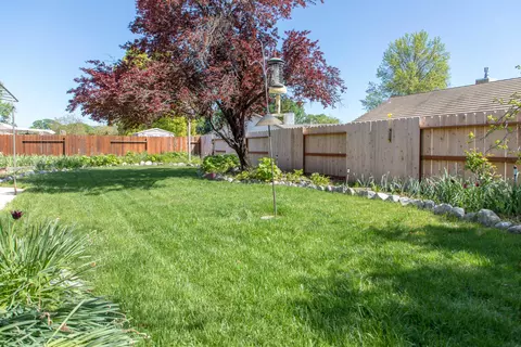 2241 Kathleen Way, Redding, CA 96003 photo 5