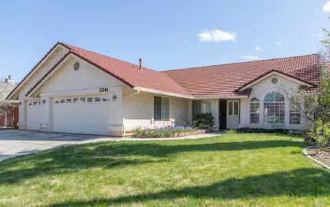 2241 Kathleen Way, Redding, CA 96003 photo 2