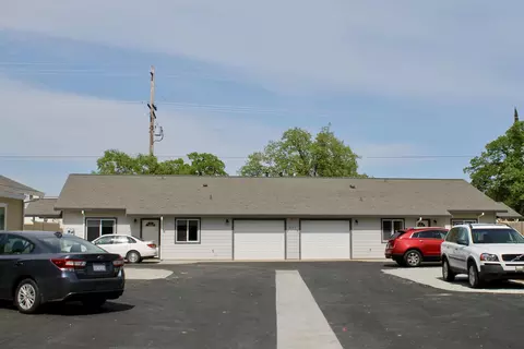527 Buckeye Ter, Redding, CA 96003 photo 2