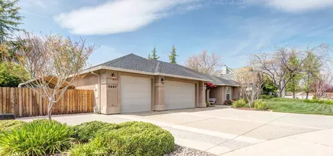 3957 Teton Dr, Redding, CA 96001 photo 5