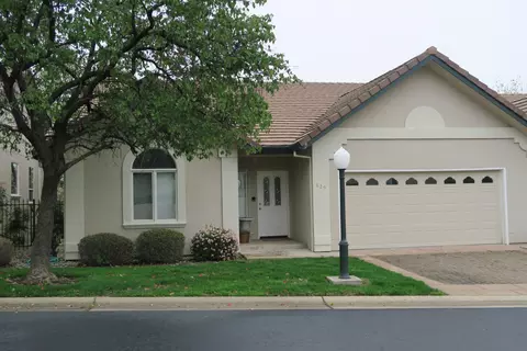 829 Cherryhill Trl, Redding, CA 96003 photo 1