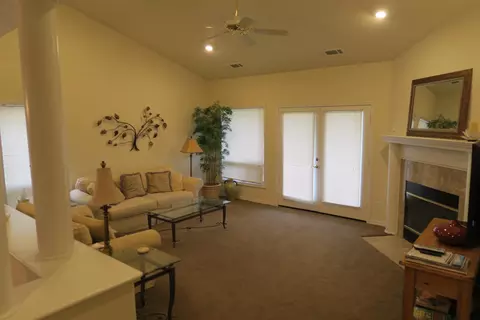 829 Cherryhill Trl, Redding, CA 96003 photo 2