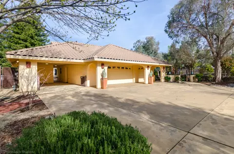 19285 Lewallen Ct, Redding, CA 96003 photo 2