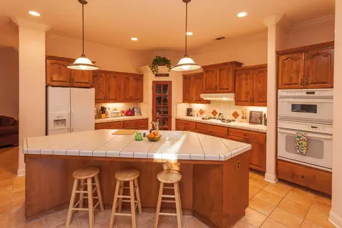 4410 Yellowstone, Redding, CA 96002 photo 2