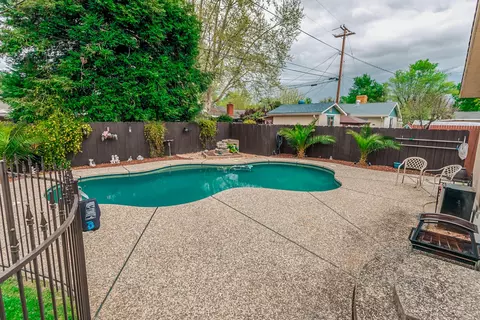 2074 Westwood Ave, Redding, CA 96001 photo 19