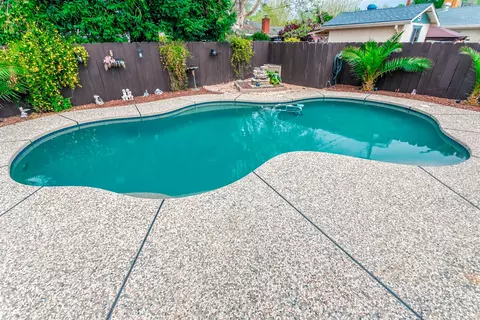 2074 Westwood Ave, Redding, CA 96001 photo 3