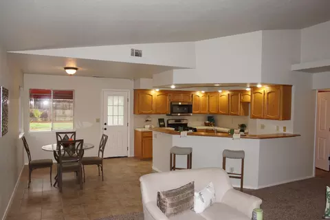 3588 Auburn Dr, Redding, CA 96001 photo 5