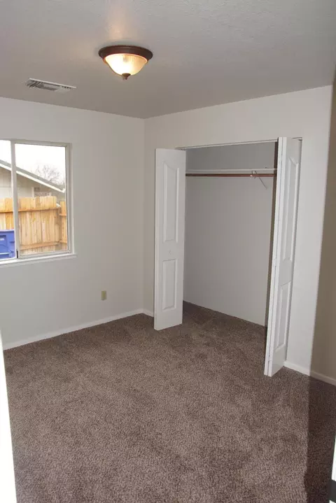 3588 Auburn Dr, Redding, CA 96001 photo 9