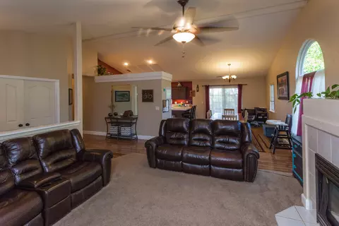 4670 Corita Pl, Redding, CA 96001 photo 7