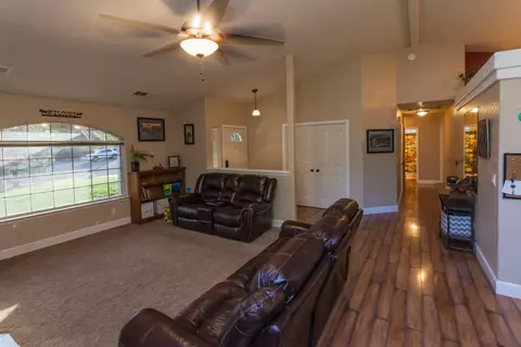 4670 Corita Pl, Redding, CA 96001 photo 2