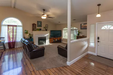 4670 Corita Pl, Redding, CA 96001 photo 3