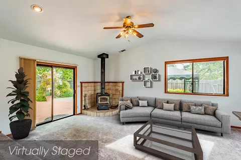 1944 El Verano St, Redding, CA 96002 photo 2