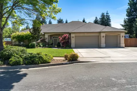 2997 Madison River Dr, Redding, CA 96002 photo 1