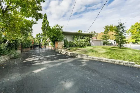 3336 Wilshire Dr, Redding, CA 96002 photo 8