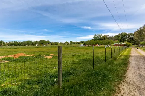 19555 Live Oak Rd, Red Bluff, CA 96080 photo 2