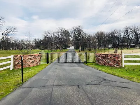 9925 Logan Rd, Redding, CA 96003 photo 1