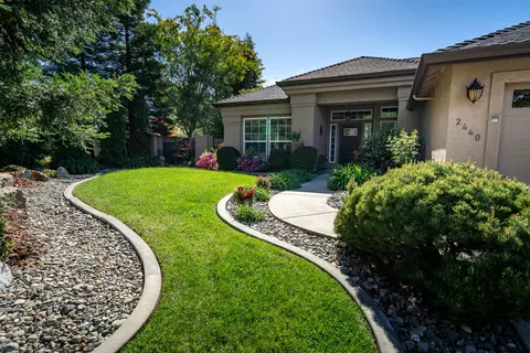 2440 Crescent Moon Ct, Redding, CA 96001 photo 2