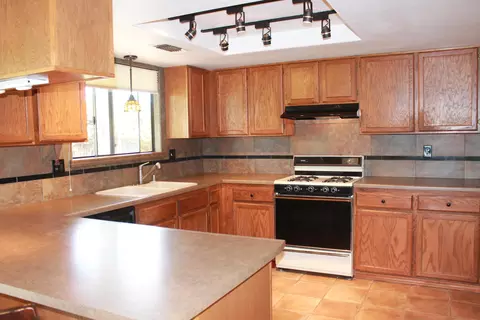 3514 Auburn Dr, Redding, CA 96001 photo 2