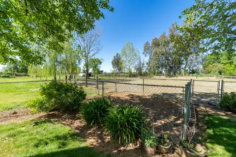 8288 Green Acres Ln, Redding, CA 96002 photo 23