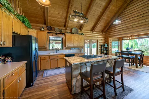 8288 Green Acres Ln, Redding, CA 96002 photo 4