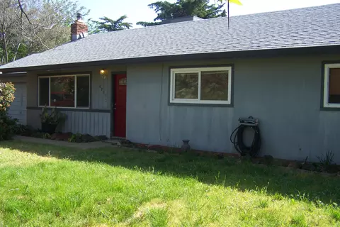 6917 Russell Ln, Redding, CA 96002 photo 1