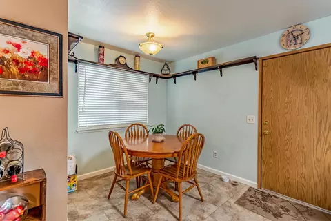 2555 Toyon St, Anderson, CA 96007 photo 11