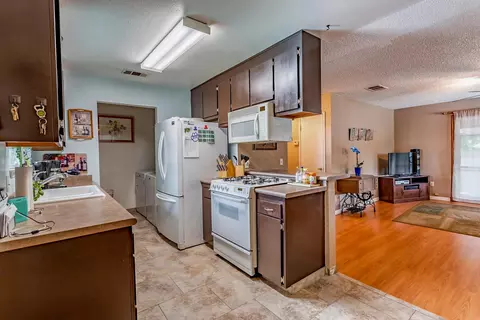 2555 Toyon St, Anderson, CA 96007 photo 9