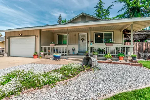 2555 Toyon St, Anderson, CA 96007 photo 2