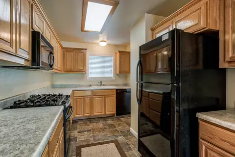6042 Mid Dr, Redding, CA 96003 photo 3