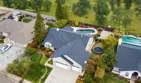 2335 Hope Ln, Redding, CA 96003 photo 1