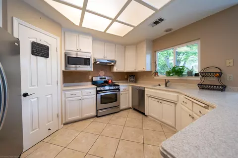 2335 Hope Ln, Redding, CA 96003 photo 8