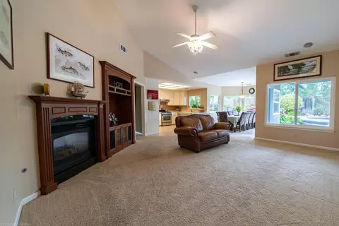 2335 Hope Ln, Redding, CA 96003 photo 5