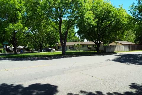 2154 Paris Ave, Redding, CA 96001 photo 2