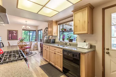 21019 Red Hawk Ln, Redding, CA 96003 photo 8