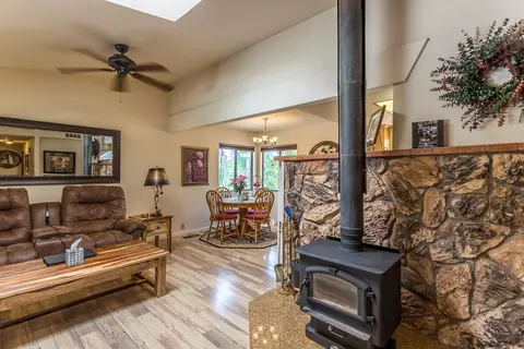 21019 Red Hawk Ln, Redding, CA 96003 photo 4
