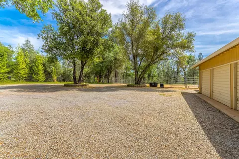 21019 Red Hawk Ln, Redding, CA 96003 photo 23