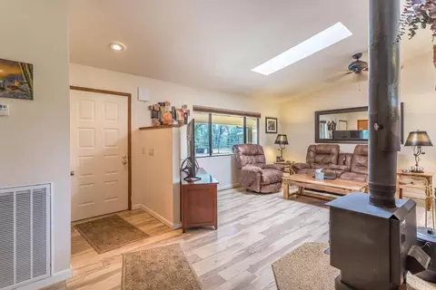 21019 Red Hawk Ln, Redding, CA 96003 photo 3