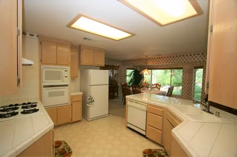 11446 Wales Dr, Redding, CA 96003 photo 2