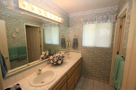 11446 Wales Dr, Redding, CA 96003 photo 16