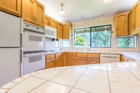 2884 Howard Dr, Redding, CA 96001 photo 16