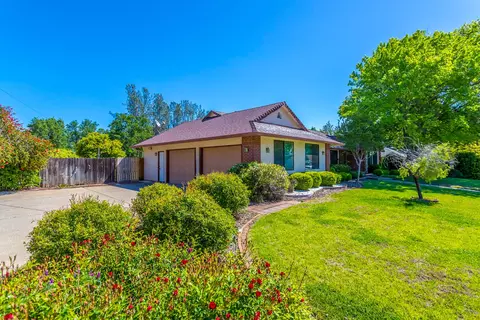 2884 Howard Dr, Redding, CA 96001 photo 4