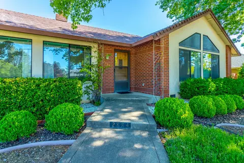 2884 Howard Dr, Redding, CA 96001 photo 3