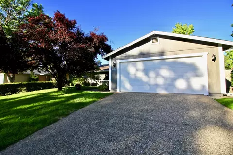 3819 Sunwood Dr, Redding, CA 96002 photo 2