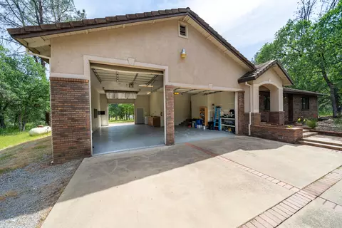 20211 Los Palos Dr, Redding, CA 96003 photo 42