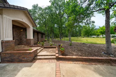 20211 Los Palos Dr, Redding, CA 96003 photo 2