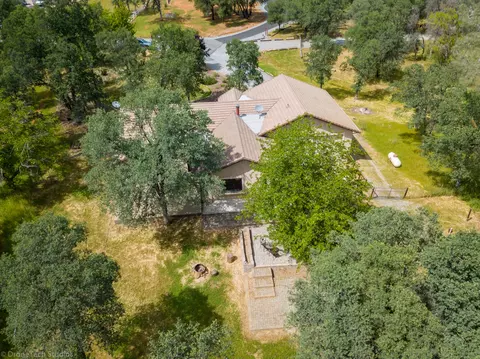 20211 Los Palos Dr, Redding, CA 96003 photo 36