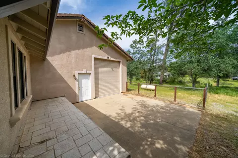 20211 Los Palos Dr, Redding, CA 96003 photo 40