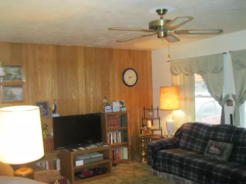 827 West St, Redding, CA 96001 photo 3